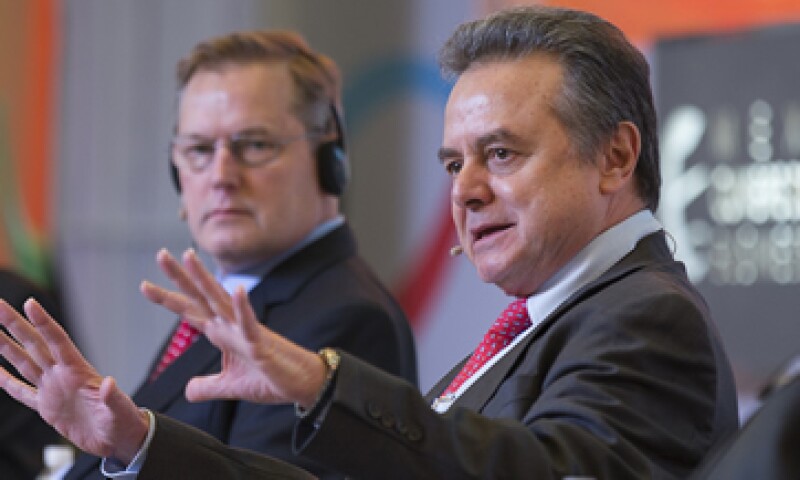 Pedro Joaquín Coldwell, secretario de Energía, y representantes de empresas transnacionales participan en la Cumbre de Negocios 2014. (Foto: Jesús Almazán )