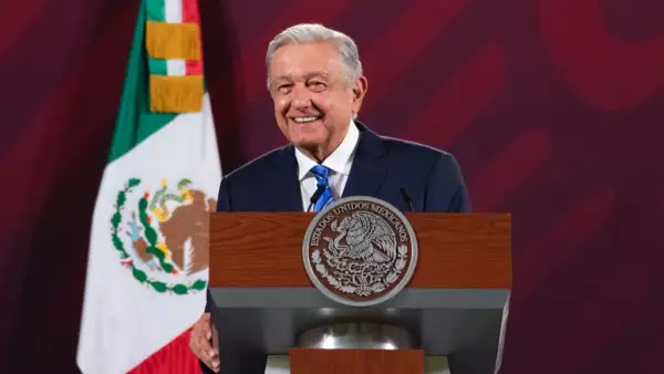 amlo-mañanera-2002.jpeg
