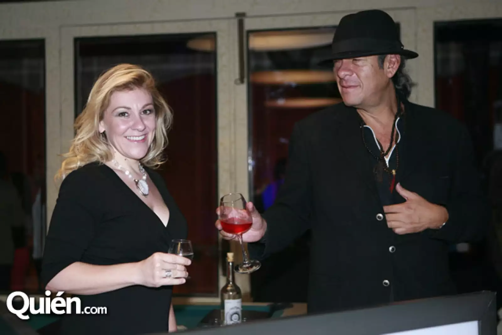 Julie Kinyon,Walter Ormeño