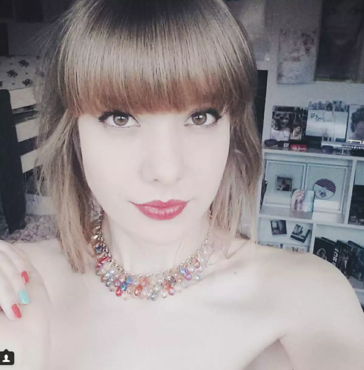 Esta fan de 18 años, originaria de Los Países Bajos, copia a la perfección cada outfit de la cantante y tiene su cuarto tapizado con posters, recuerdos y más.