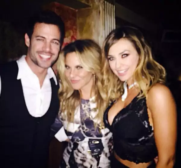 "Ya entrada la noche", publicó kate del Castillo en esta foto con William Levy y Aracely Arámbula