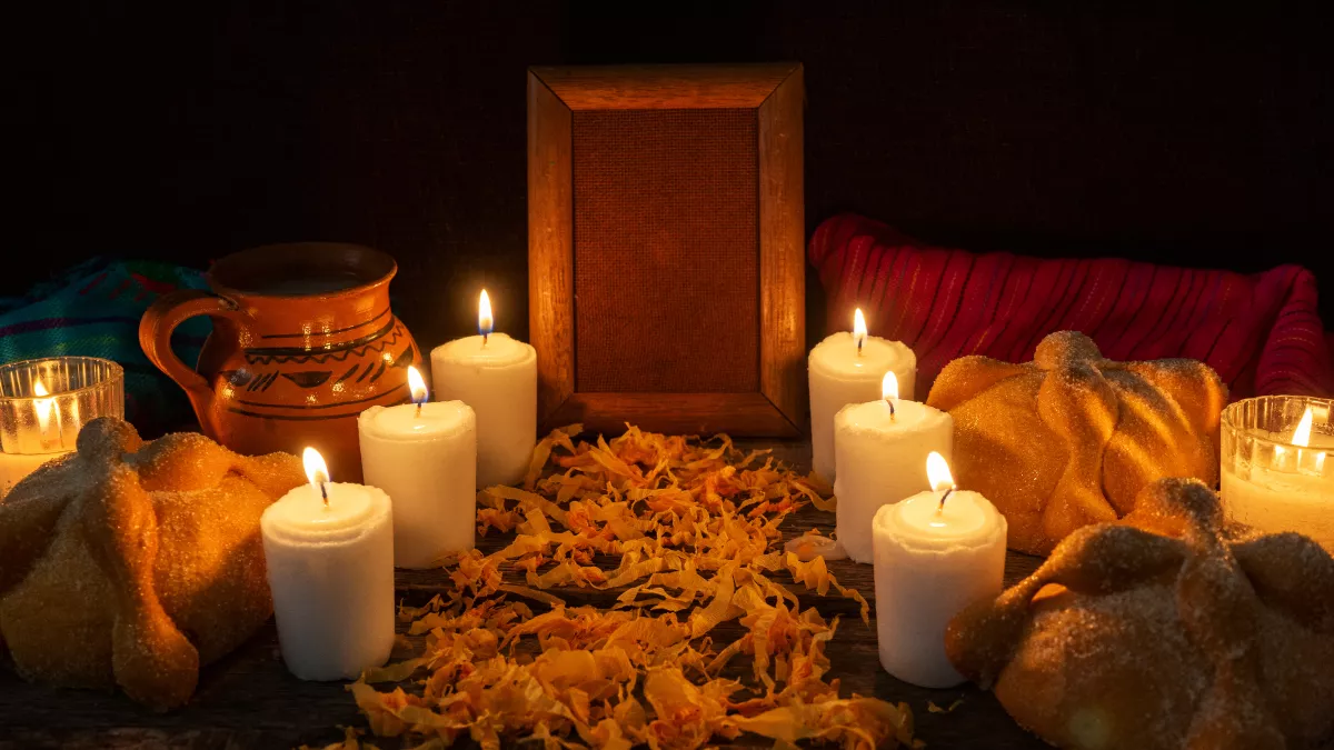 Day,Of,The,Dead,Altar,With,Bread,And,Candles