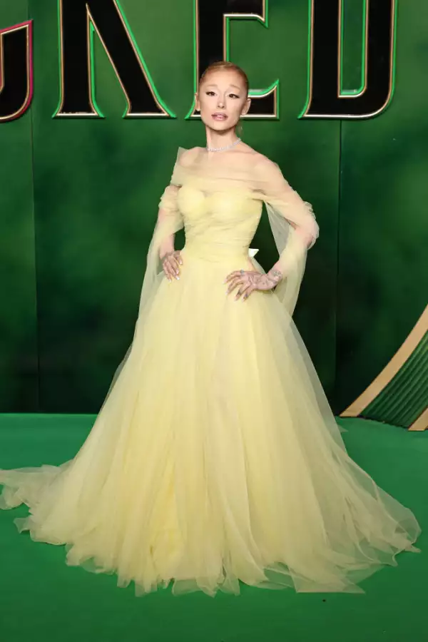 Ariana Grande en la premier europea de "Wicked" 