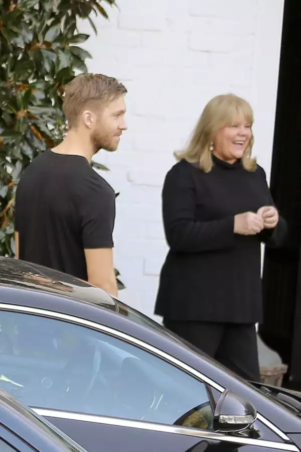 La mamá de Tay Tay pareció llevarse muy bien con su yerno Calvin.