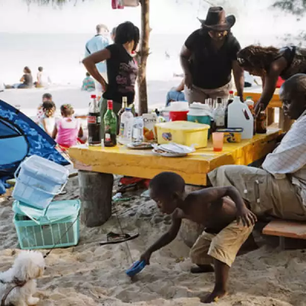 El profesional de las lentes, Joan Barteletti, nos muestra un típico día de playa en Mozambique.