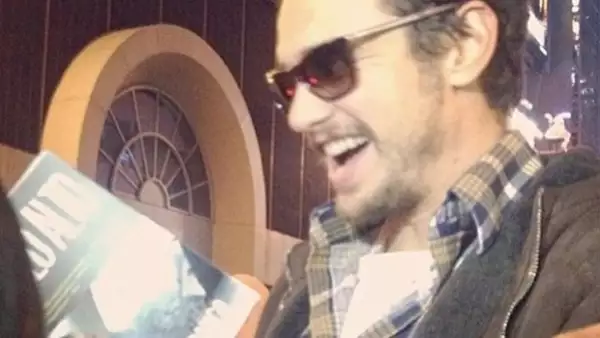 Tras una de sus presentaciones en Nueva York, el actor se tomó una foto con una fan a quien, supuestamente, insistió que se vieran más tarde en el hotel en el que ella se hospedaba.