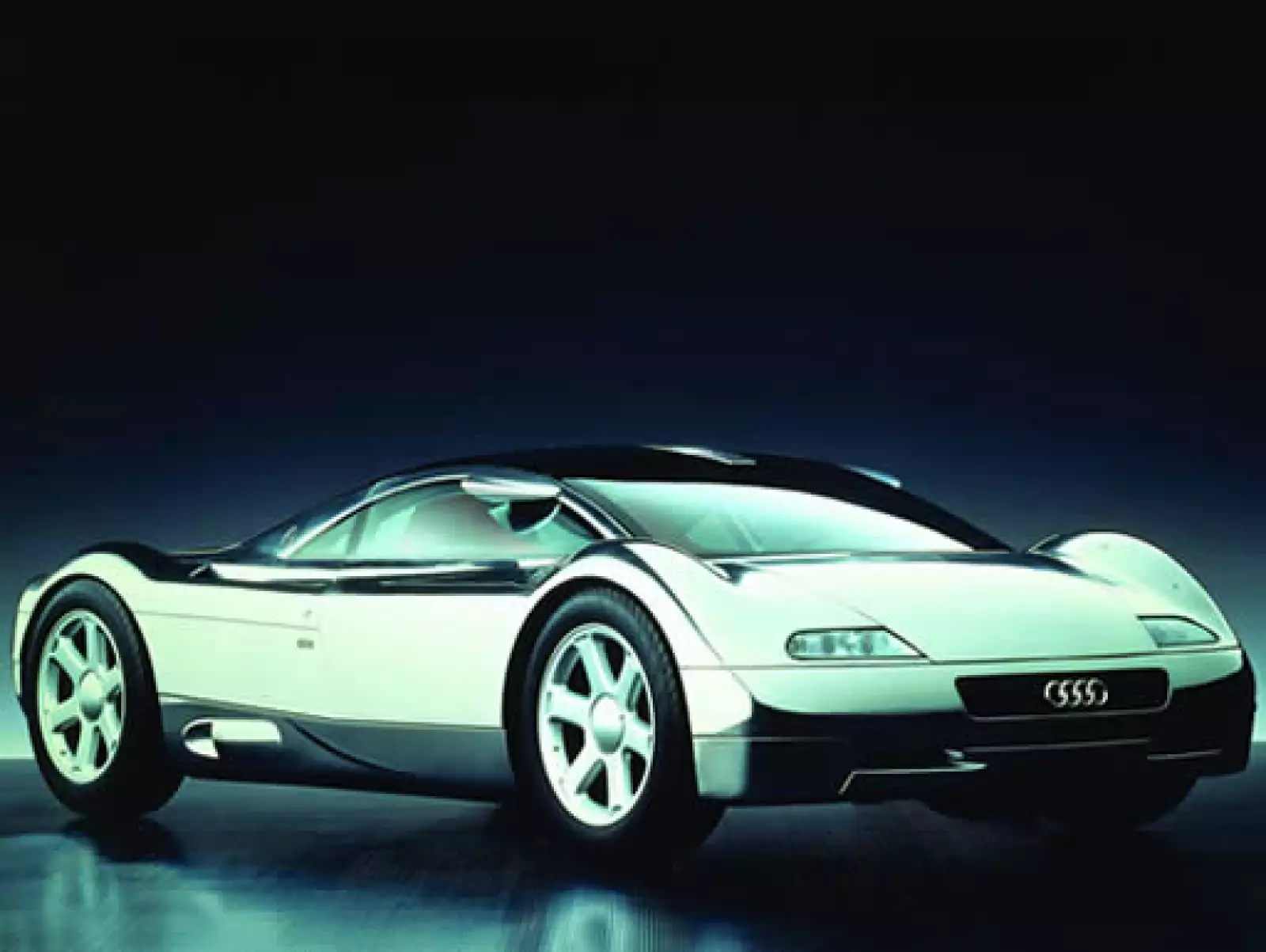 En 1991, Audi el modelo Avus Quattro en el Auto Show de Tokio.