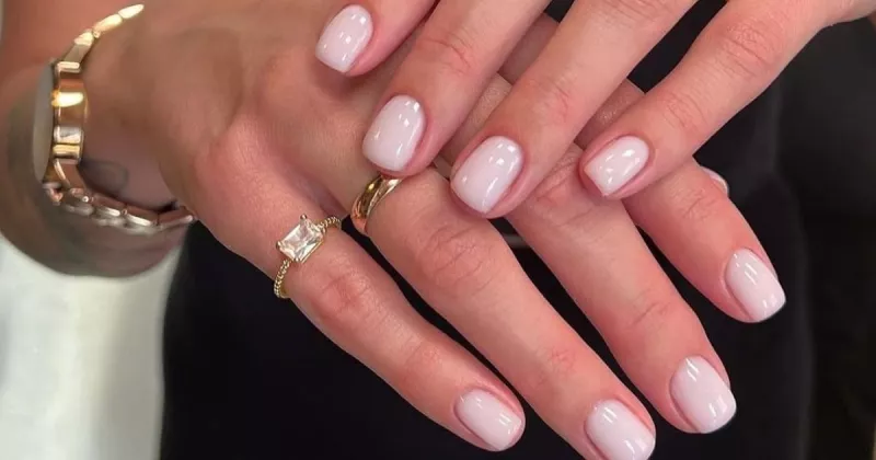 trendy short nails .jpg