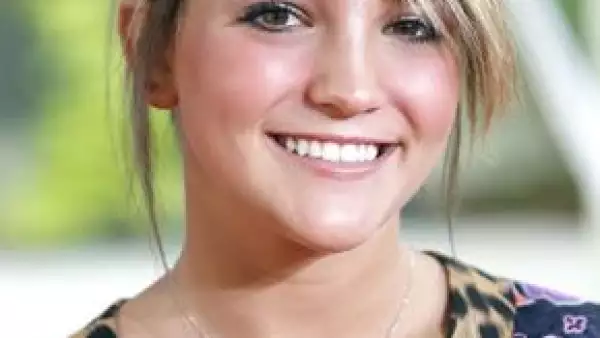 Las imágenes en donde la actriz sale amamantando a su hija podrían considerarse pornografía infantil.