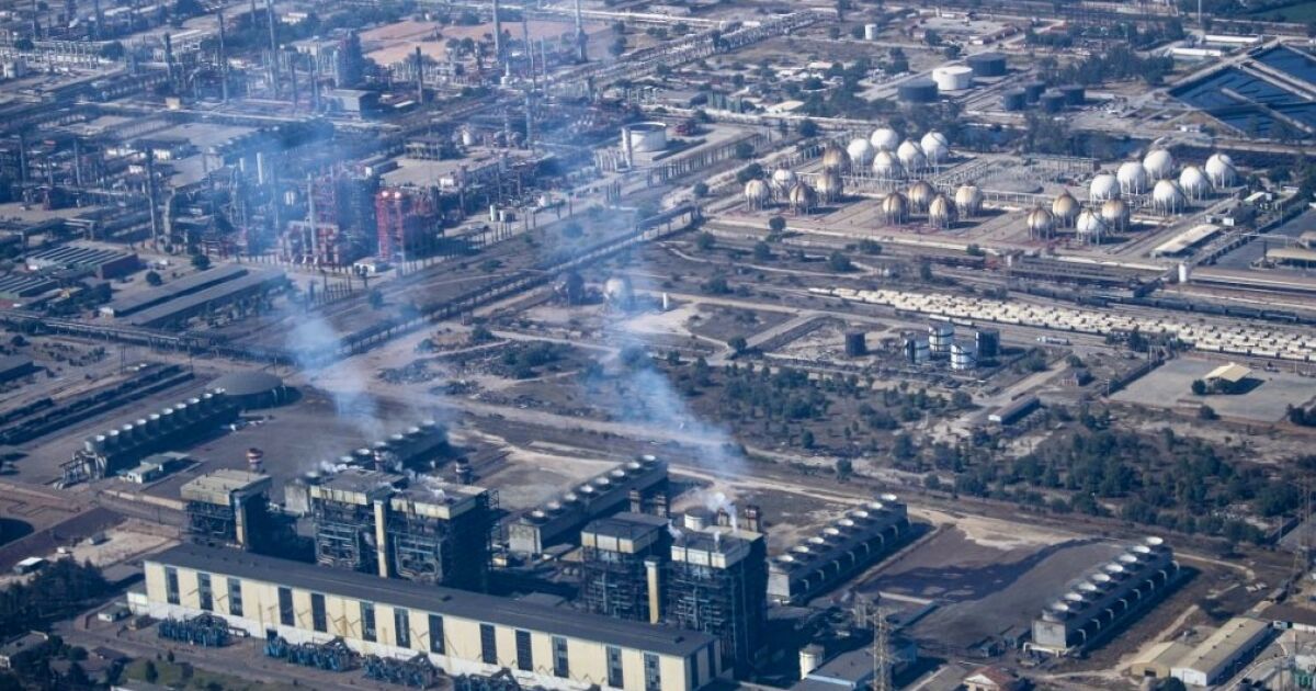 Dos Bocas, Meksika'da en fazla benzin üreten rafineri olduğunu iddia ediyor ancak Pemex verileri başka bir hikaye anlatıyor