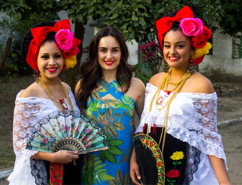 A días del lanzamiento de nuestra edición "31 mujeres que amamos" de este año, recordamos el trabajo que Ana continúa haciendo en favor de nuestro país. Ésta vez por medio de su Fundación VeracruzANA.