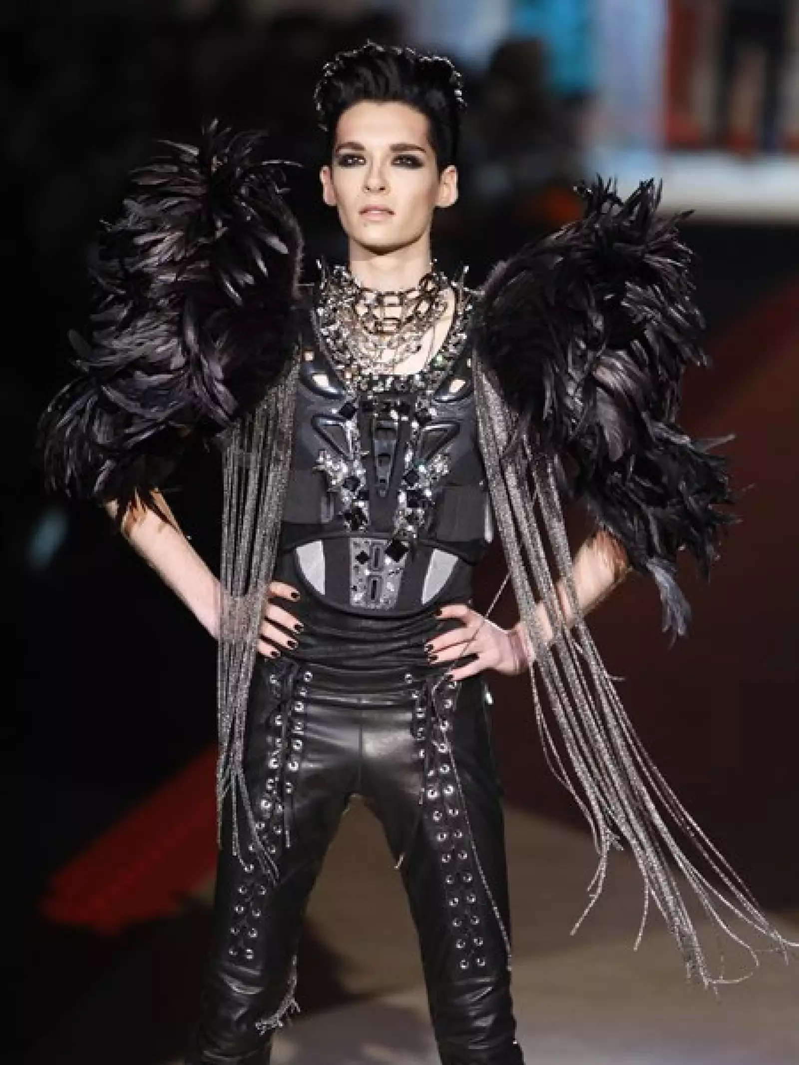 Bill Kaulitz, de la banda alemana Tokio Hotel, caminó por la pasarela de la firma italiana DSquared2.