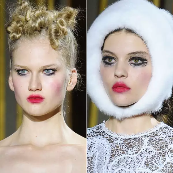 Una de las sorpresas de la semana fue Ulyana Sergeenko. Las modelos parecían muñecas con ojos delineados intensamente, labios rojos y mejillas rosas. El pelo iba de distintas formas excéntricas y en algunos casos cubierto.