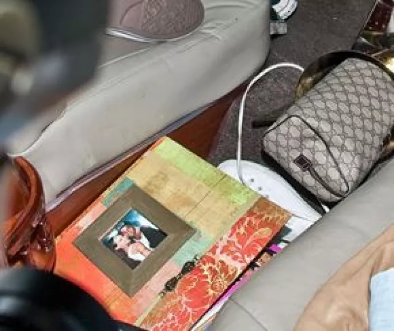 El futbolista fue cuestionado a su llegada al Aeropuerto de la Ciudad de México si estaba enamorado de la cantante y actriz, a lo que respondió: 'muchísimo, muchísimo'.