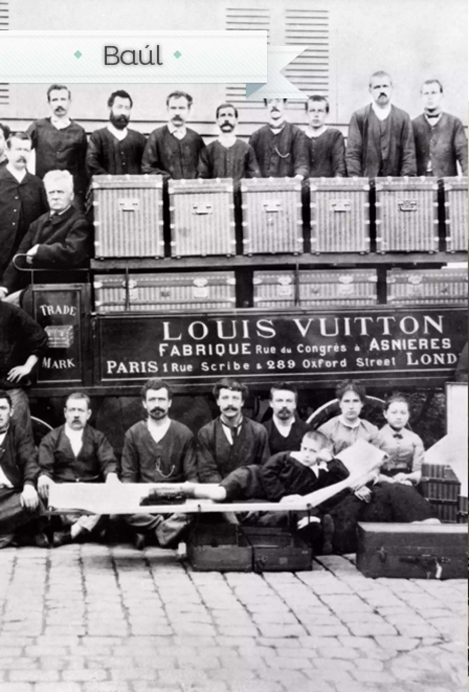 Baúl, la pieza por lo que todo comenzó. En un mundo donde se viajaba en tren, barco y auto (1858) Louis Vuitton introdujó el baúl plano con una lona protectora con el fin de aligerar el peso del equipaje; la maleta fue todo un éxito y rápidamente se popularizó.