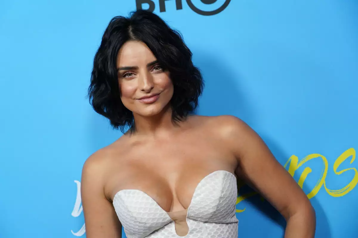 Aislinn-Derbez