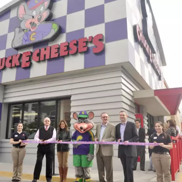 Alejandro Brunell, Gretta Salinas de Medina, Mark Gordon y Luis Guzmán