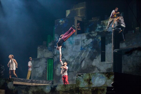 Cirque Eloize.