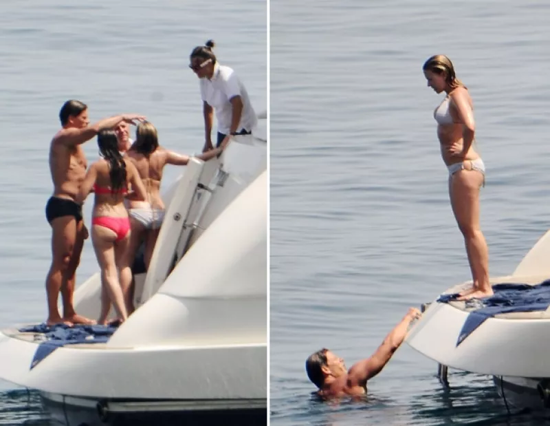 La actriz viajó a la a Sicilia, donde pasó una tarde agradable en un yate y disfrutando del mar; por supuesto lo que resaltó fue su compañía.