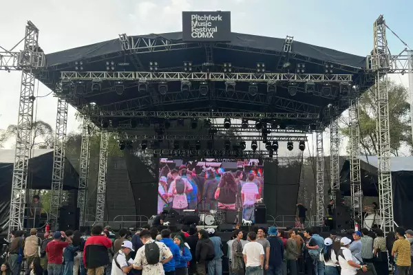 Foto del escenario del Pitchfork Music Festival CDMX en el Estadio Fray Nano.
