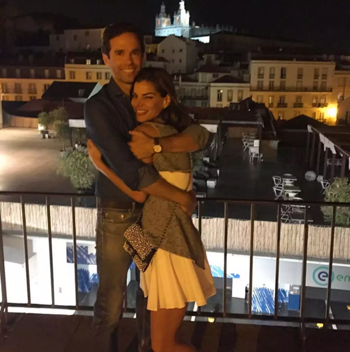 Los prometidos nuevamente emprenden el viaje y, tras hacer una breve parada en París, ahora se han trasladado a Lisboa, en donde la empresaria ha compartido fotografías.