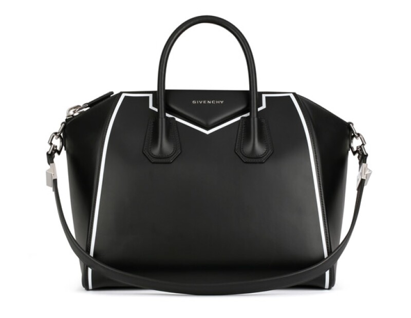 Kendall es amante de las Antigona de Givenchy.