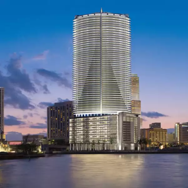 Este hotel de Kimpton está ubicado al centro de la ciudad en el número 270 de Biscayne Boulevard Way. Para mayor información visita www.epichotel.com