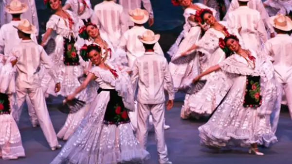 El Ballet Folklórico de México de Amalia Hernández presenta su nueva Gala para conmemorar las fiestas patrias.