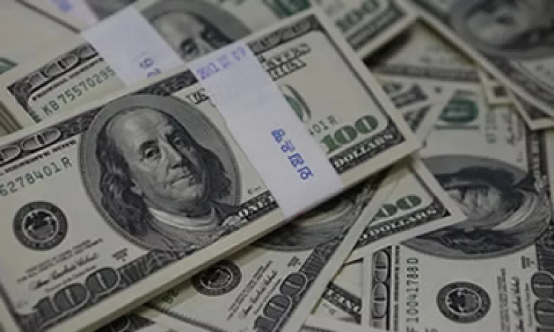 El tipo de cambio para solventar obligaciones en moneda extranjera es de 13.2430 pesos. (Foto: Reuters)