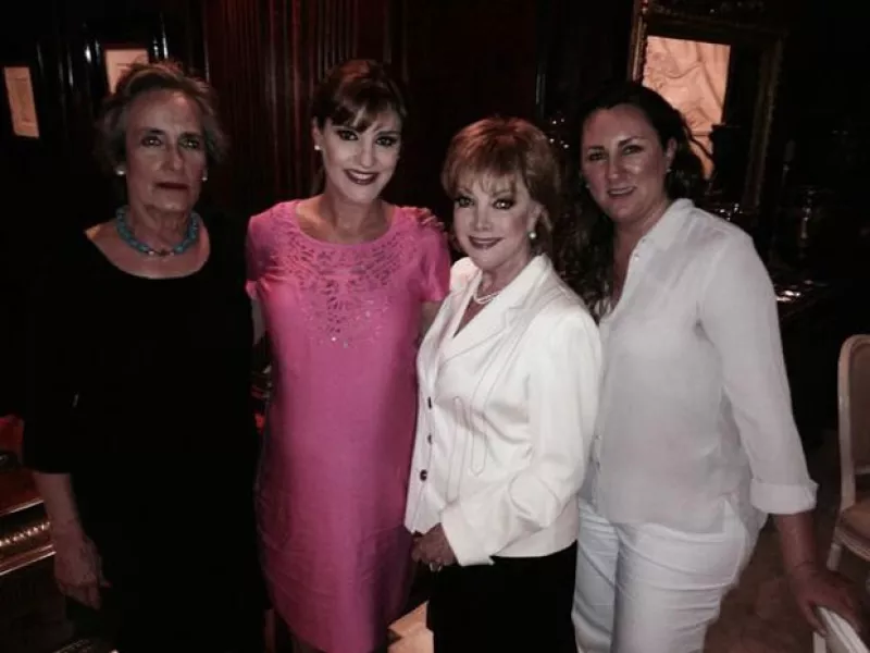 La actriz agradeció a través de su cuenta de Twitter la asistencia de varias de sus invitadas a su baby shower; entre ellas a la primera dama del país y la cantante.