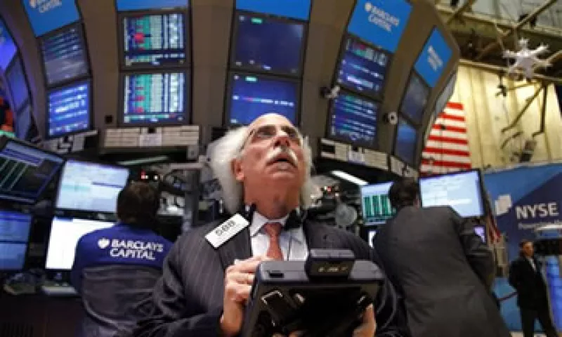 Leyes como la Sarbanes Oxley en EU provocó que varias firmas se deslistaran de las Bolsas de valores del país. (Foto: AP)