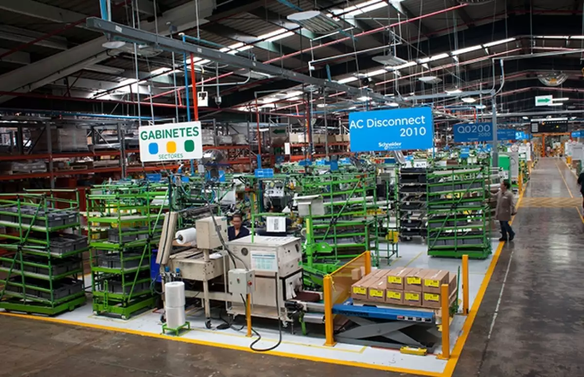 Vista general de las c�lulas de trabajo. Planta Schneider Electric