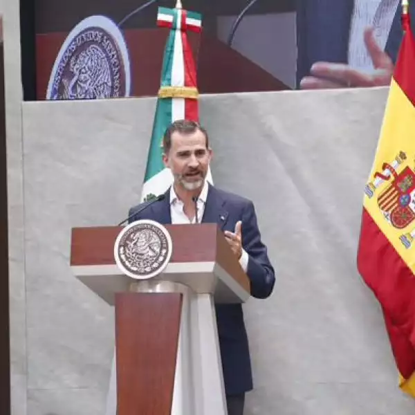 Durante su discurso, el Rey Felipe le pidió a Peña Nieto: `Se me ocurre, Sr. Presidente, pedirle un último favor: que nos permita a la Reina y a mí dejarles una parte de nuestro corazón aquí, en tierra mexicana´.