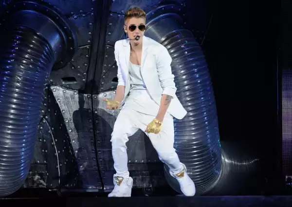 En su gira por París Justin se hospedaba en uno de los hoteles más lujosos pero tuvo que irse por el ruido que causaban sus fans.