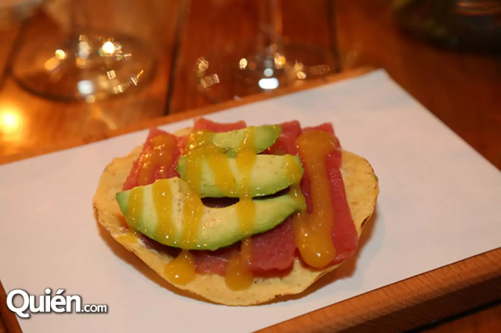Tostade de atún con salsa de mango