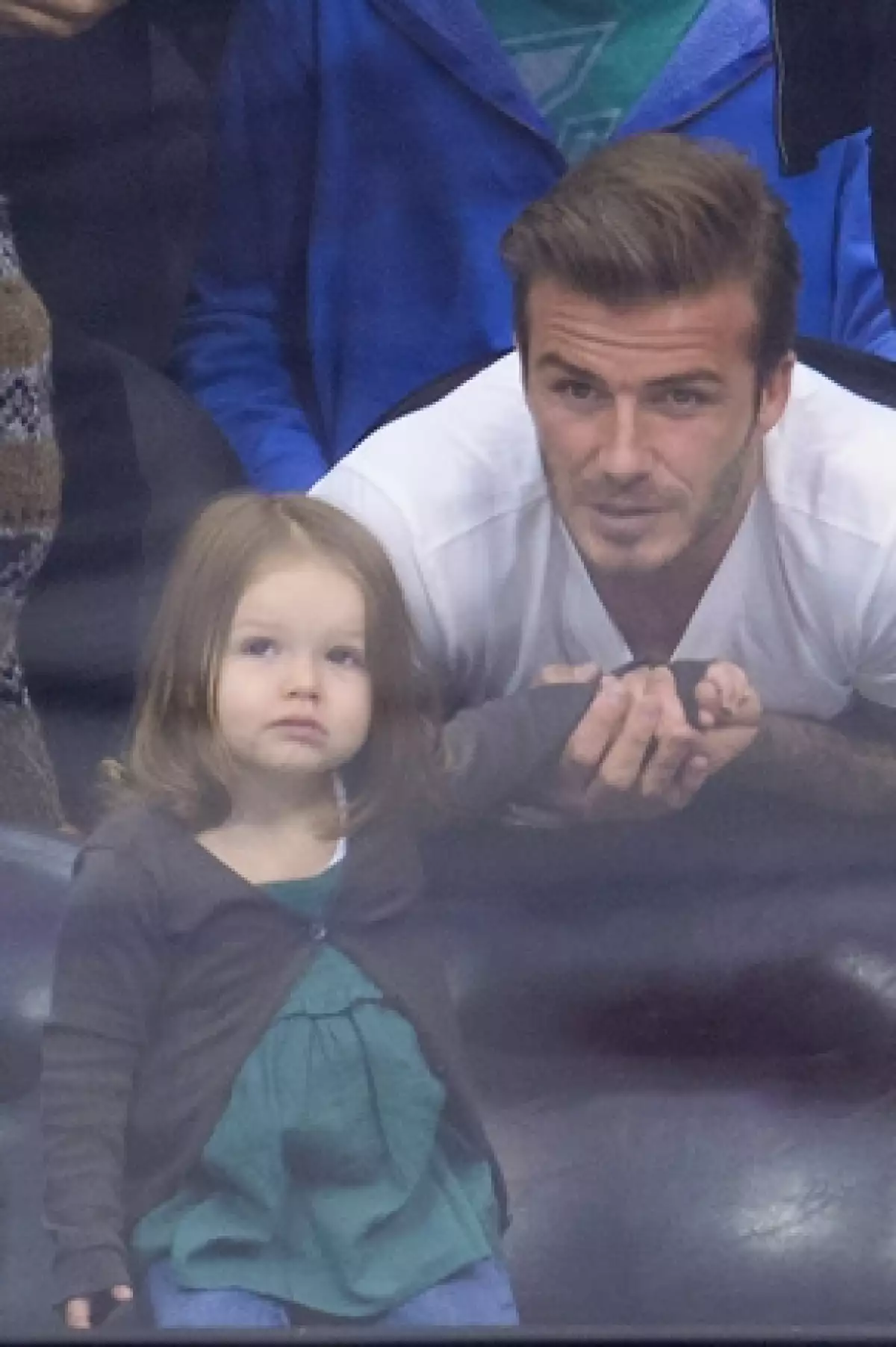 El futbolista comentó entre bromas a un programa de televisión francesa que planea dejar a la pequeña de 22 meses escondida para que ningún hombre se le acerque.