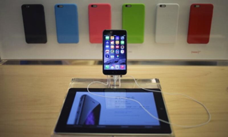 Con la tecnología de realidad aumentada, tu iPhone podría ayudarte a ver qué hay en tu camino. (Foto: Reuters )