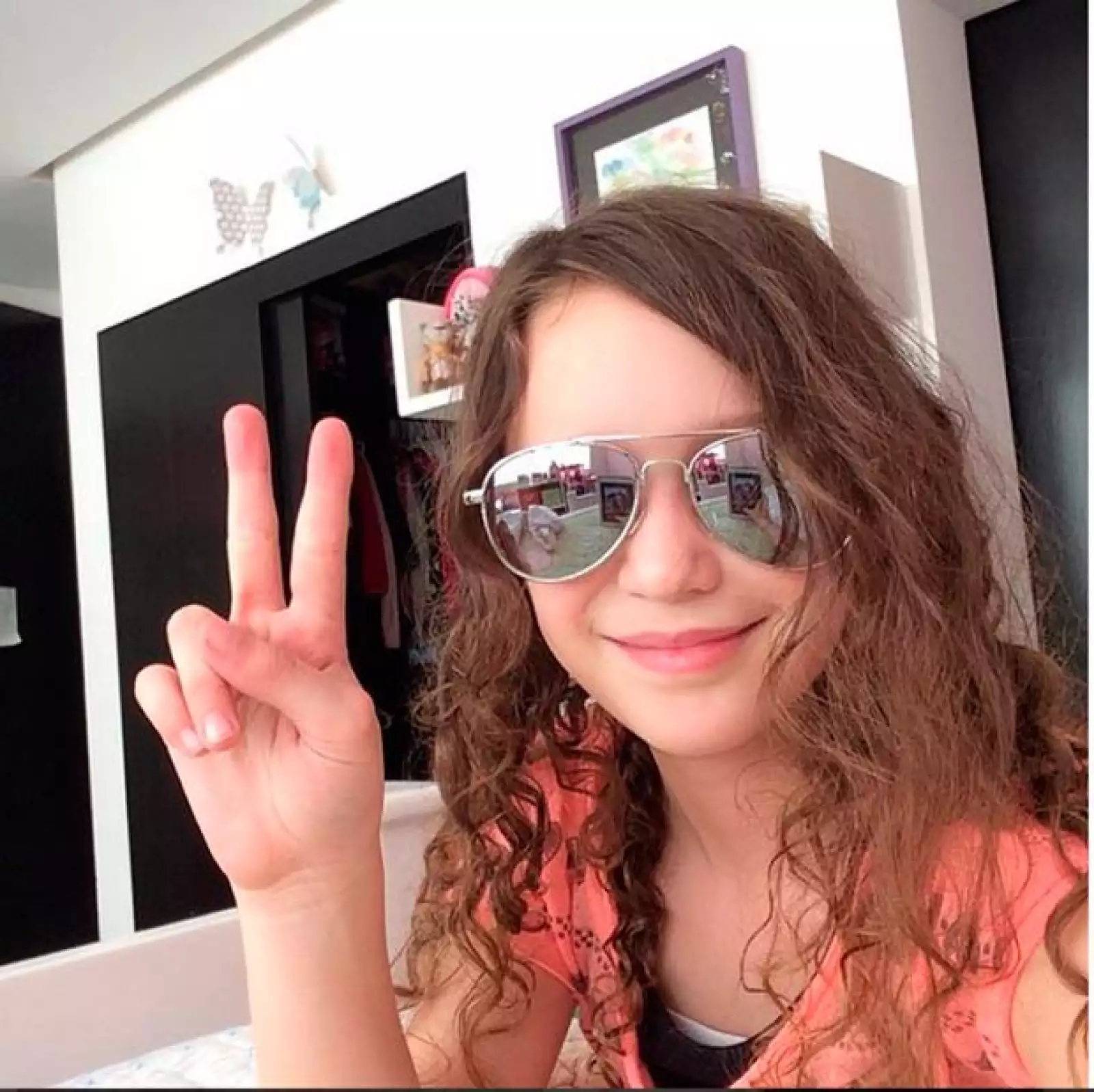 Annie ha marcado el exitoso debut de Mía, quien destacó por su talento.