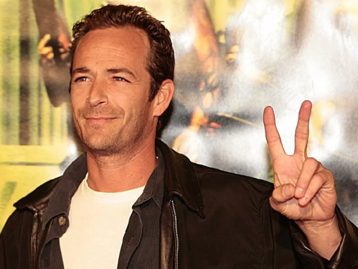 Luke Perry tiene 44 años.