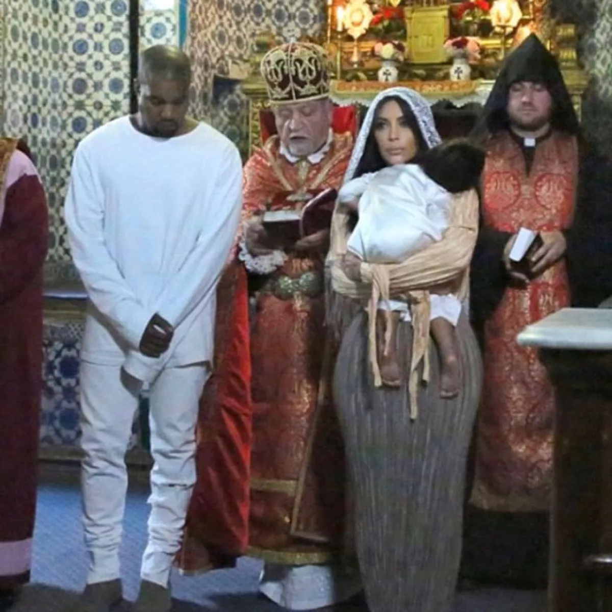 North estuvo acompañada por Kim, Kanye y su madrina Khloé.
