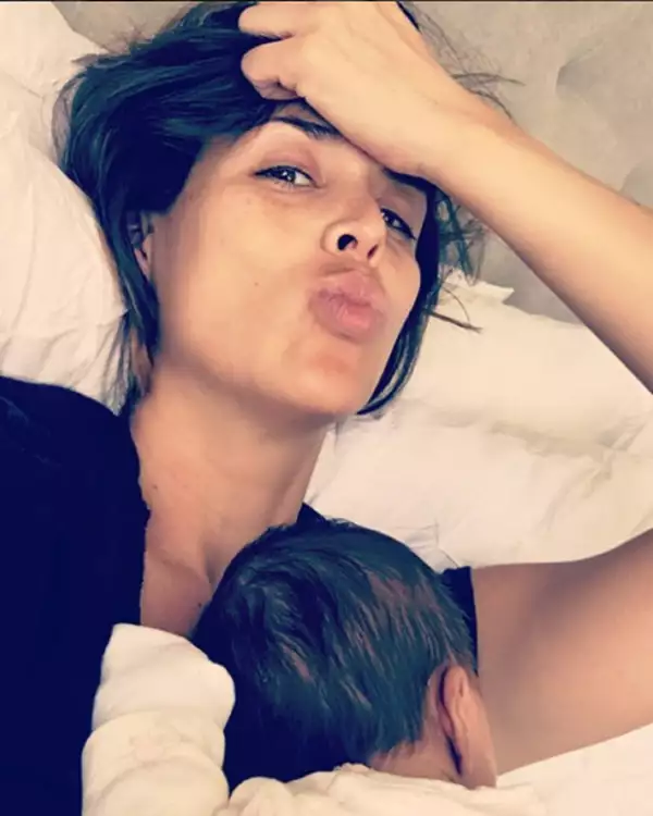 Anteriormente ya había presumido su diminuta cintura a dos semanas de haber dado a luz a Renata.