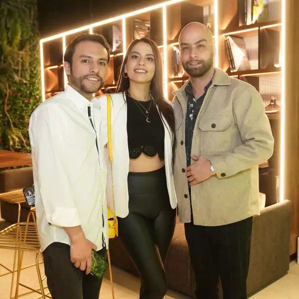 Cristian Negrete, Gabriela Ramírez y Ricardo Monsalve