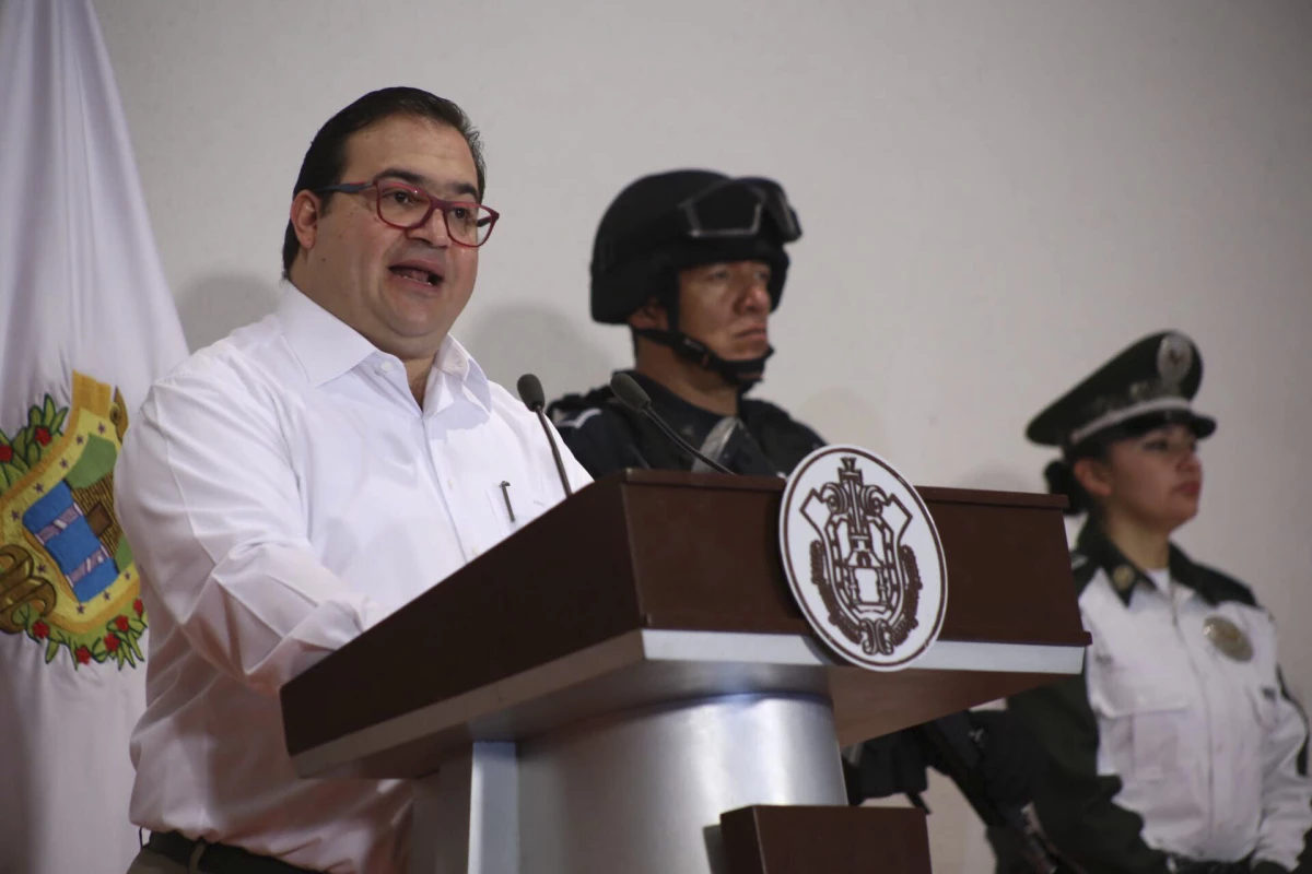 El gobernador de Veracruz informó que posee dos inmuebles y una cuenta bancaria.