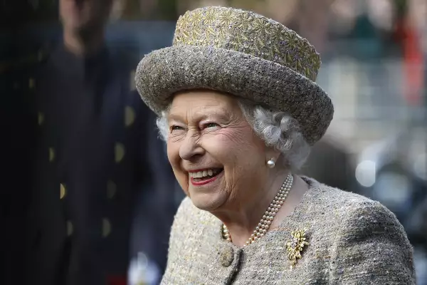 The Queen Opens Flanders Field WW1 Memorial Garden
