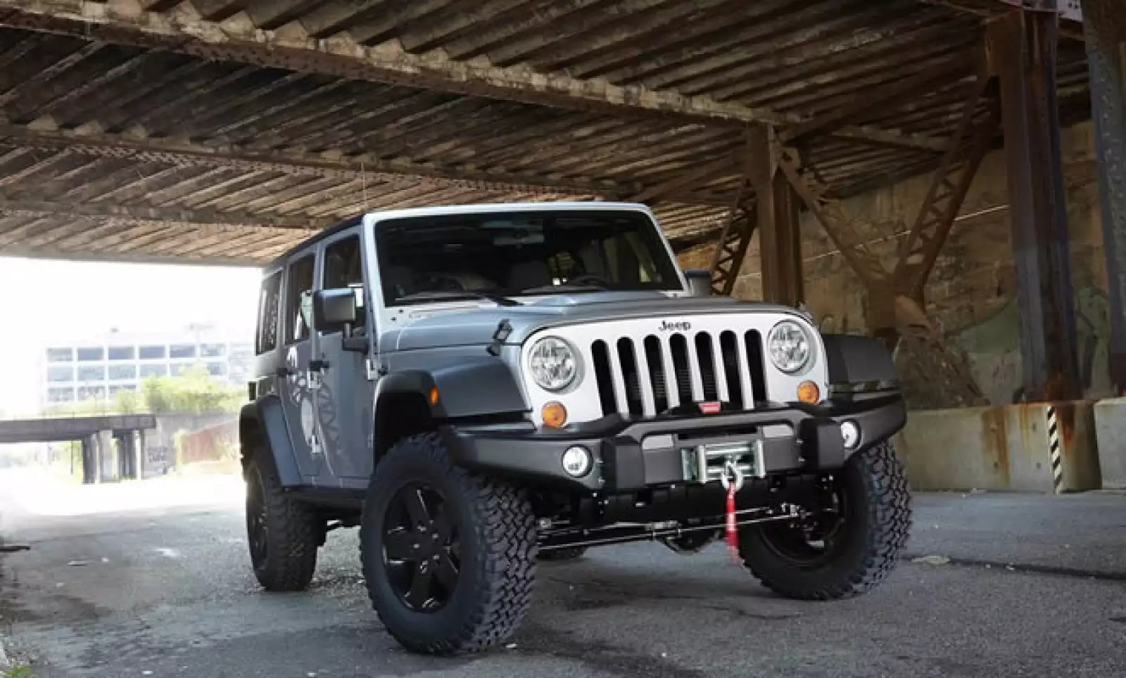 “Esta alianza con Activision nos permite combinar nuestra más poderosa Wrangler con una de las experiencias en videojuegos más populares del mundo”, dijo Mike Manley, presidente y CEO de la marca Jeep.