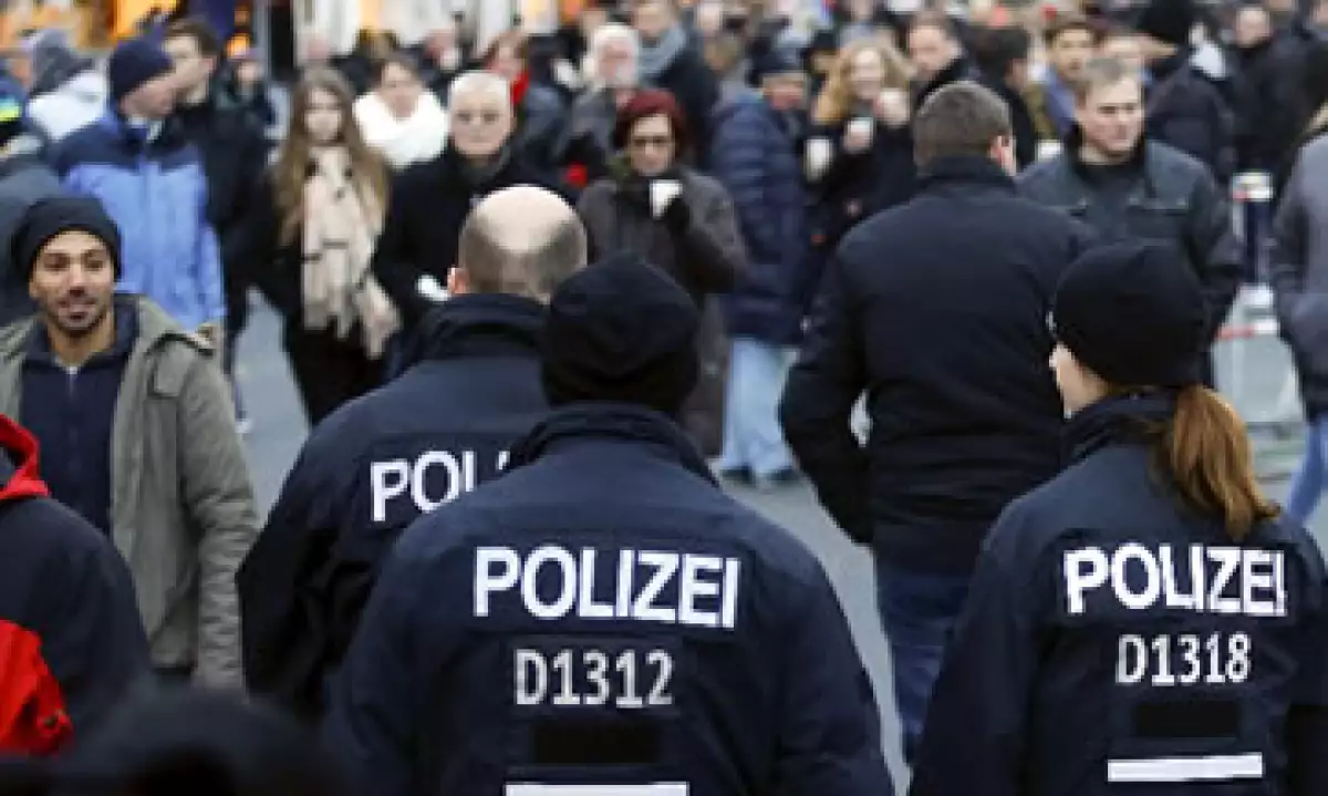 La policía alemana vigila los lugares donde hay concentración de gente(Foto: Reuters)