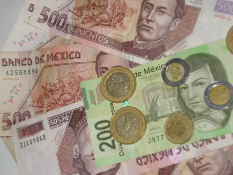 El peso se ve afectado por malos datos sobre la economía de EU difundidos este jueves. (Foto: Karina Hernández)