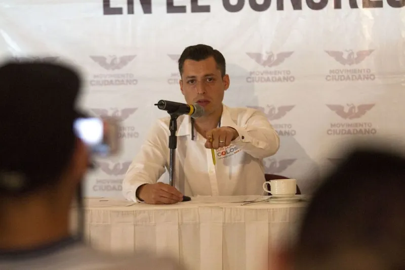 MONTERREY, NUEVO LEÓN, 04JUNIO2018.- El Candidato a Diputado Local en Nuevo León por Movimiento Ciudadano Luis Donaldo Colosio Riojas, ofreció una rueda de prensa en la cual destacó que de salir triunfador en las elecciones suspenderá el servicio de gastos médicos a servidores públicos, los cuales de ser necesario tendrán que atenderse en el ISSSTE.
FOTO: GABRIELA PÉREZ MONTIEL /CUARTOSCURO.COM
