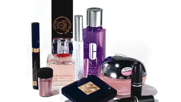 Llévate una de las tres canastas canastas-con valor de 5 mil pesos- con productos de belleza cortesía de Estée Lauder.