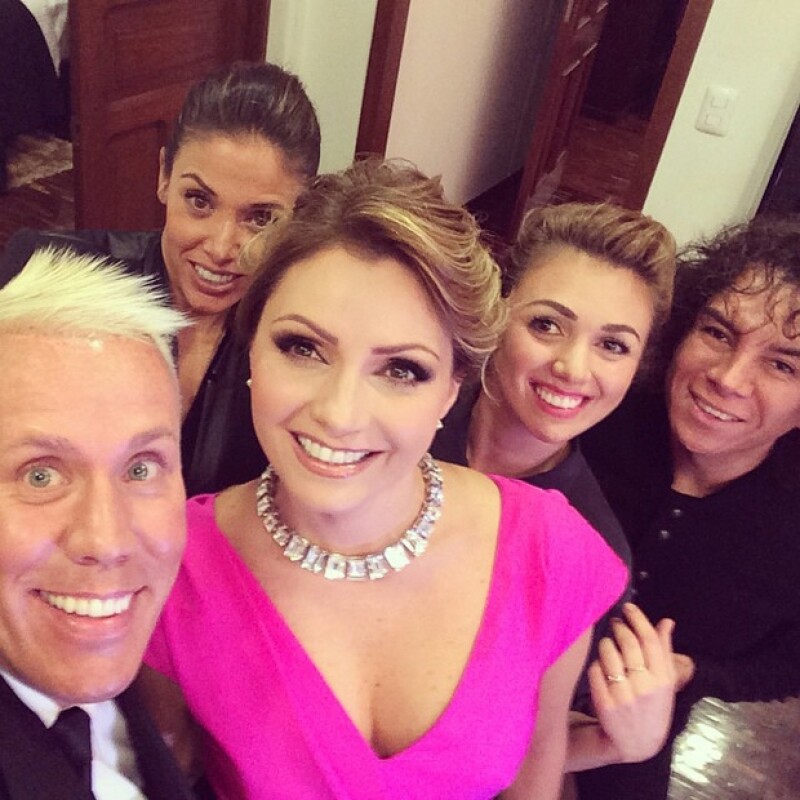 `Gracias Sra Angélica Rivera por la confianza de el talento mexicano @waithsman @karlaguindi @natalymap @jorgebeltanG´, escribió Alfonso Waithsman junto a esta imagen.